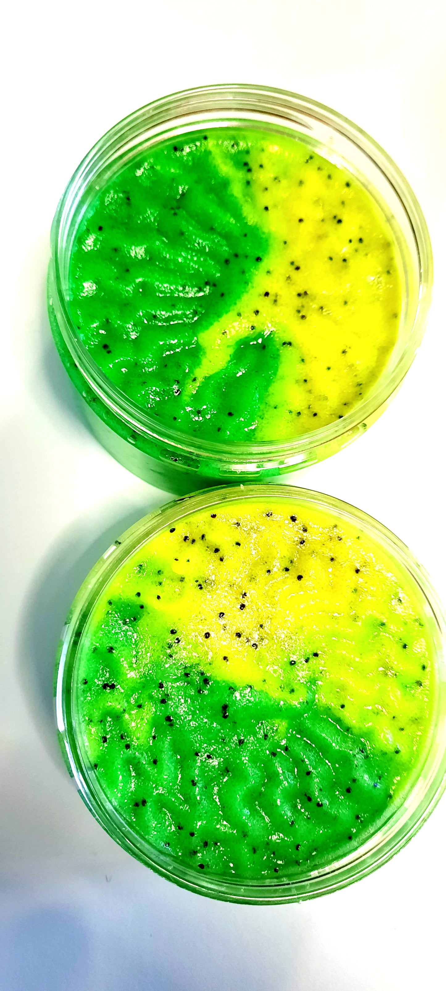 BODY SCRUB - PINEAPPLE W/ POPPY SEEDS